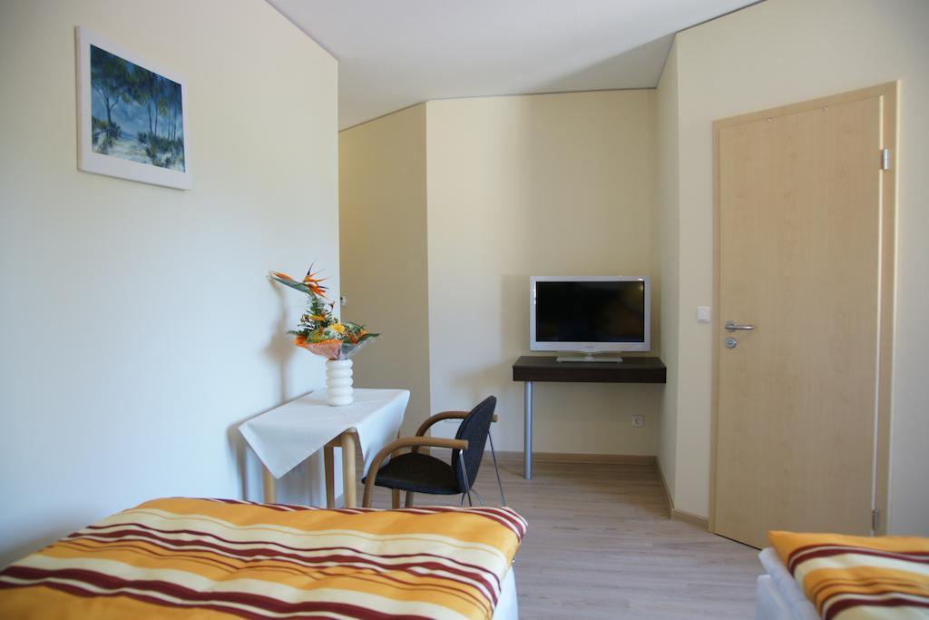 Cafe Und Pension Blohm Greifswald Szoba fotó